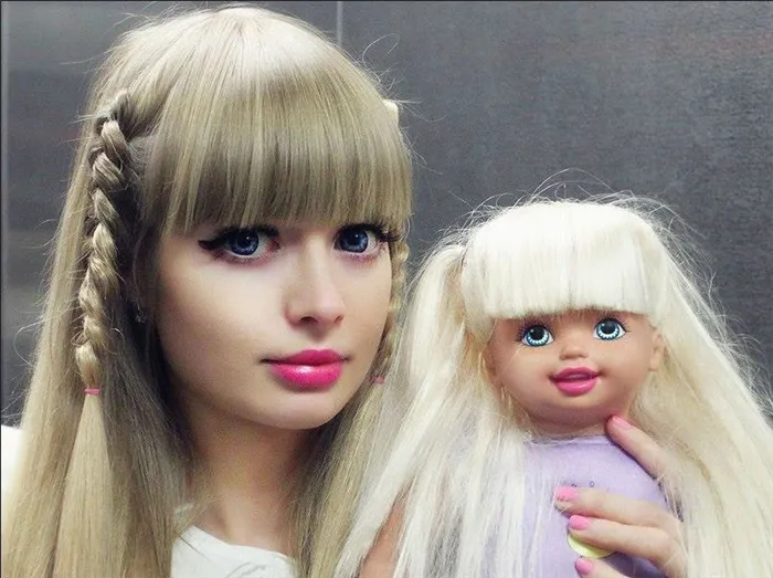 Анжелика Кенова с куклой