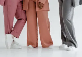 Модные женские брюки на осень 2023 года