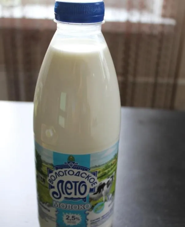 Молоко в пластиковой бутылке 