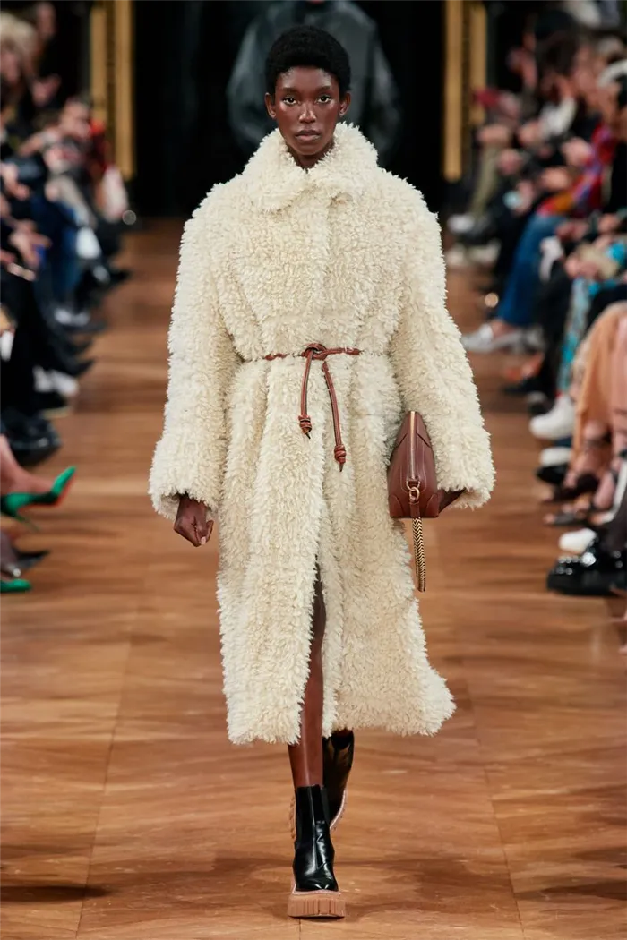 Модная шуба-халат из коллекции зима 2021 Stella McCartney