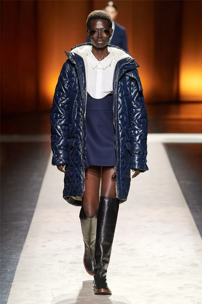 Модная кожаная куртка осень-зима 2020-2021 из коллекции Tod