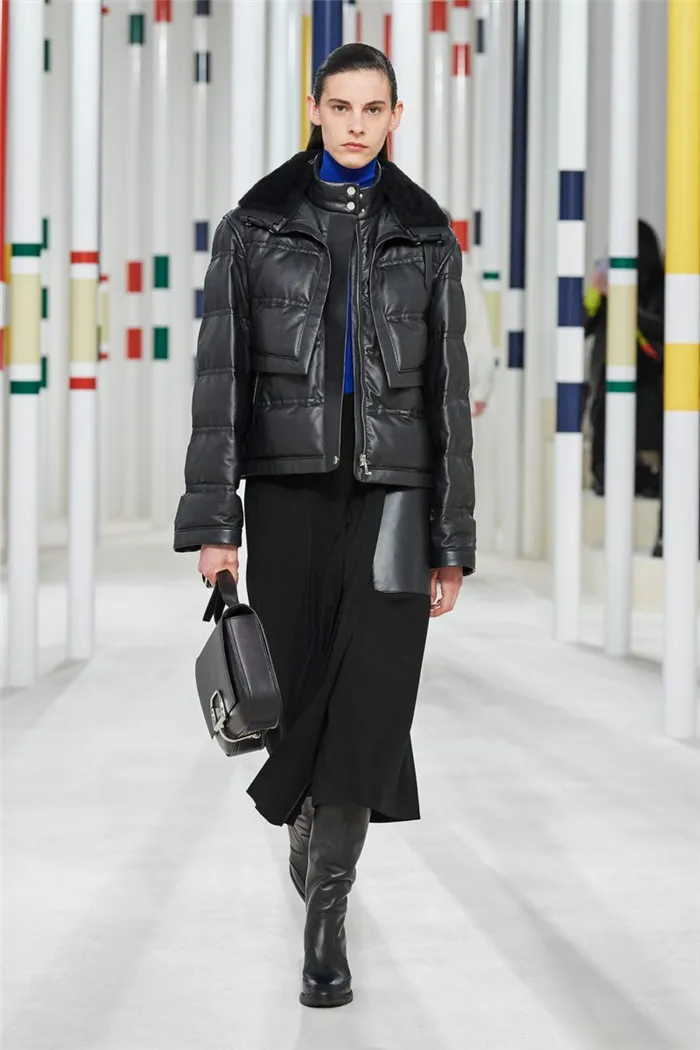 Модная кожаная куртка осень-зима 2020-2021 из коллекции Hermès