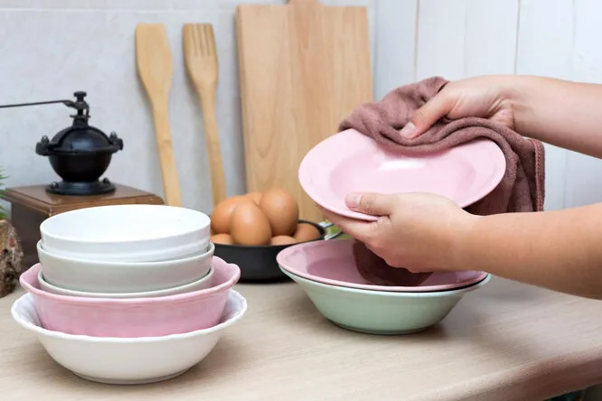 Как мыть посуду быстрее: 6 простых правил