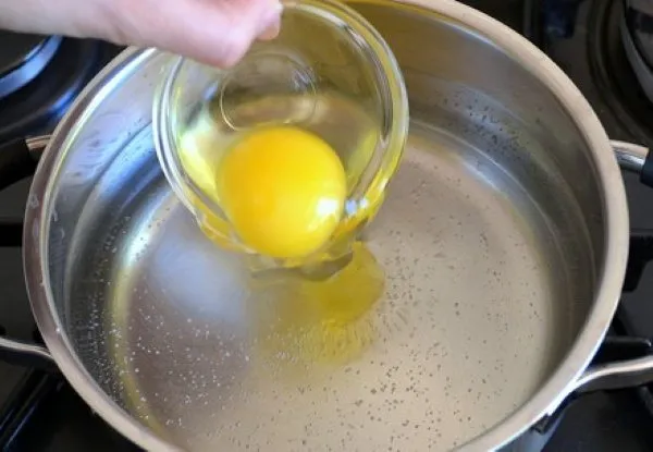 Как сварить яйца в мешочек, всмятку, вкрутую, пашот, наизнанку, жидкие, сердечком, разбитое