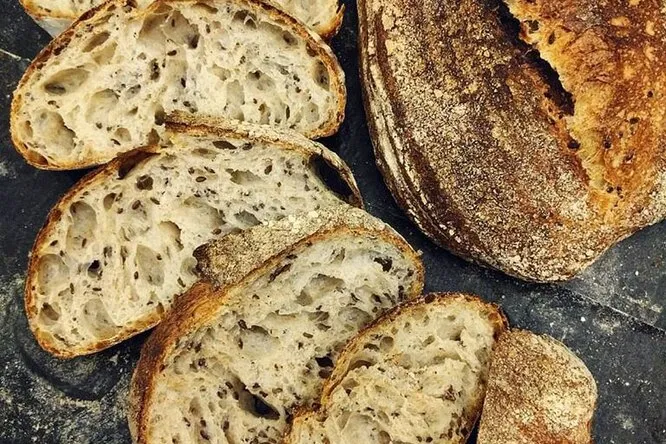 Спросите пекаря: как приготовить дома закваску для хлеба и испечь его правильно?