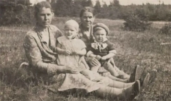Шарлотта Фридриховна с внуками: Алисой и Эдуардом