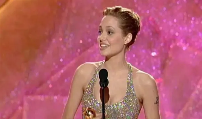В 1998 Джоли получила первый Золотой глобус