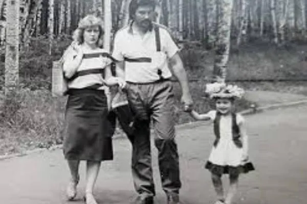 Детская фотография актрисы с семьей
