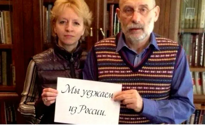 Борис Акунин с женой покинули Россию