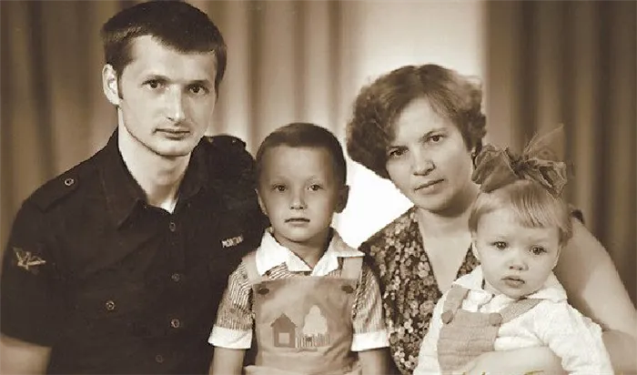 Екатерина Вилкова с родителями и братом