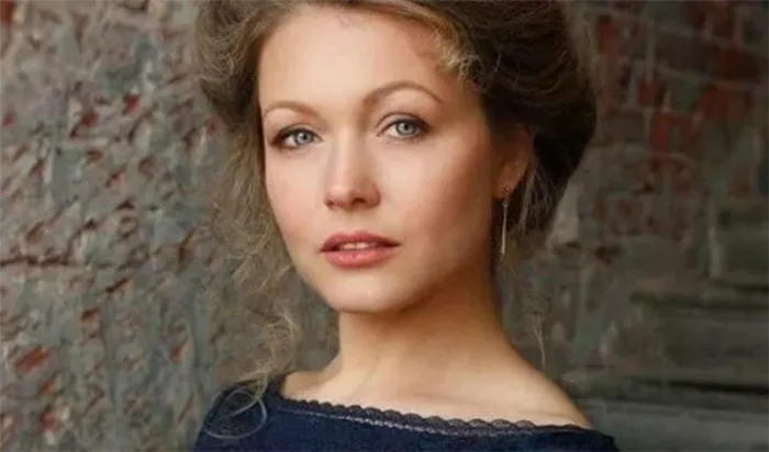 Молодая актриса Эльвира Болгова