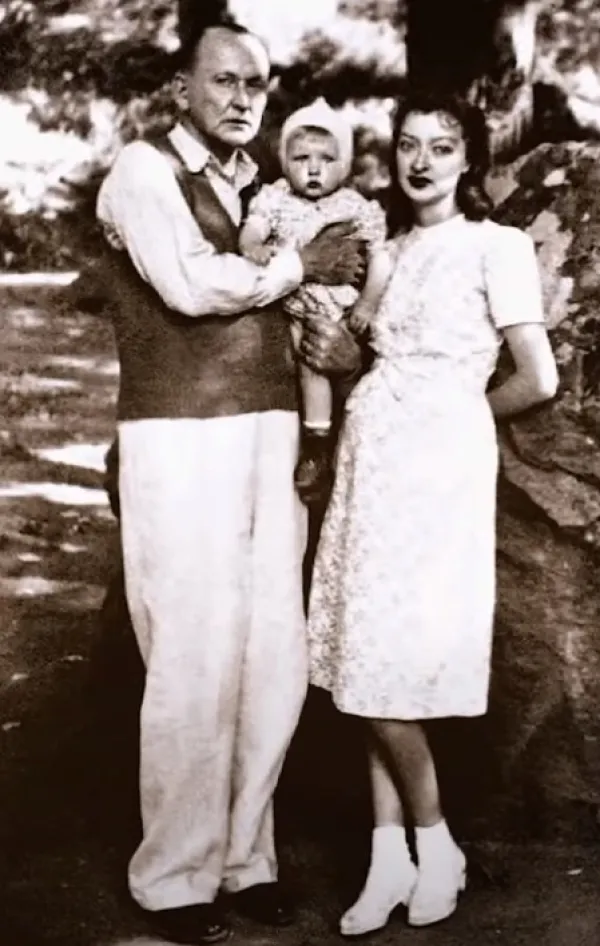 Марианна с родителями