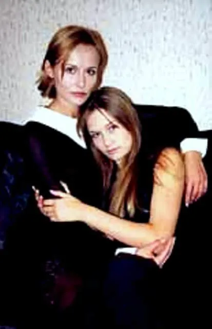 Мария Машкова в детстве с мамой
