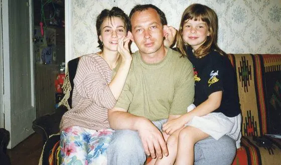 Дарья Урсуляк, ее сестра Александра и отец