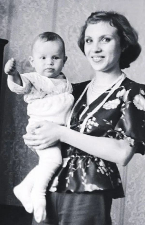 Первая жена Николая Расторгуева Валентина с сыном Павлом