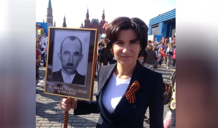 «Бессмертный полк»: Ирада Зейналова с портретом дедушки