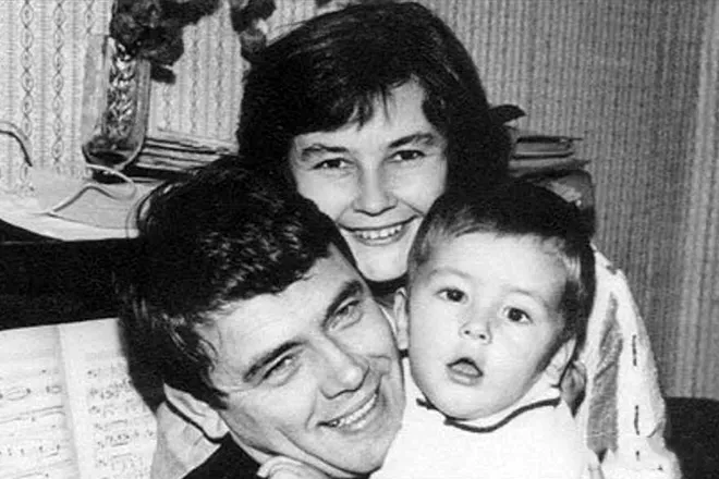 Юрий Гуляев с женой и сыном