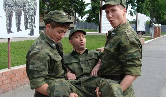 Кирилл Каганович на съемках сериала «Солдаты»