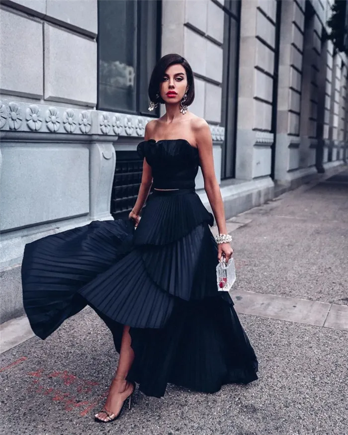Всегда модное черное платье: самые красивые модели 2022-2023 года