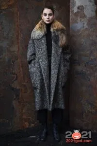 Модные женские пальто с большим меховым воротником