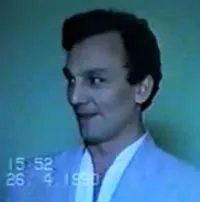 Сергей Мадев на опознании в «Крестах» в 1990 году. wikimedia