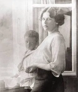 Крандиевская-Толстая на протяжении 20 лет была для именитого классика женой, матерью его сыновей, музой, секретарем…