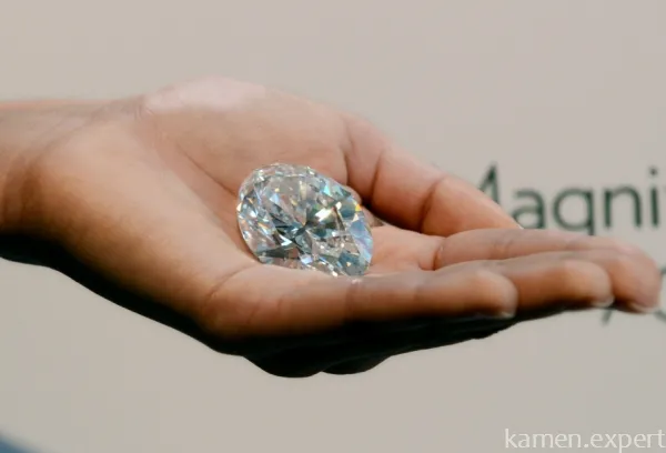 Огромный бриллиант