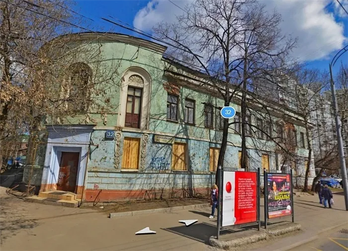 В этом доме на Полежаевской жил маленький Володя Федоров с родителями и бабушкой
