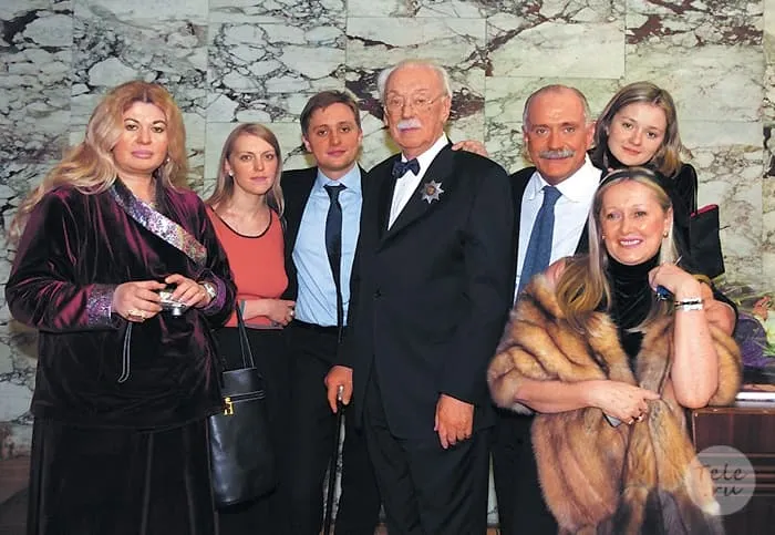 Никита Михалков с семьей