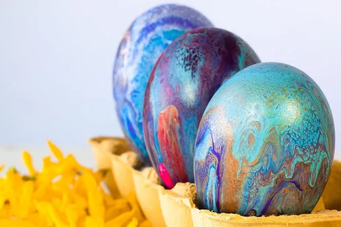 Как покрасить яйца к Пасхе: подборка из 100 крутых интересных идей-рецептов