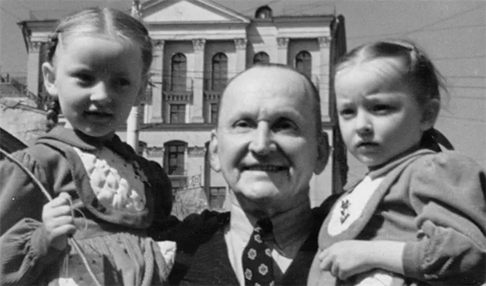 Александр Вертинский с дочерьми