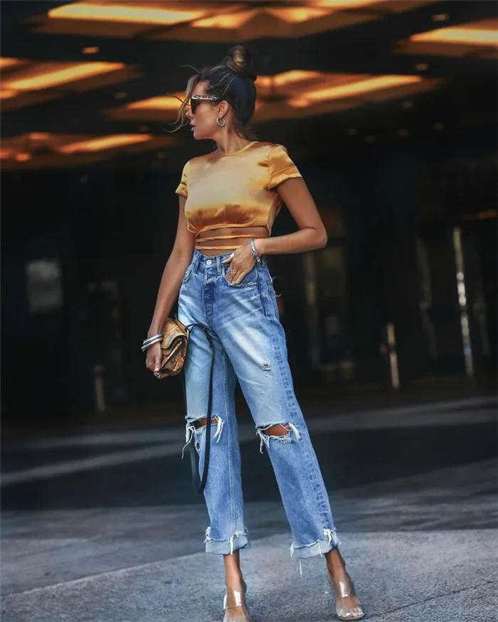 Стильные женские джинсы бойфренды 2022-2023 года: модные образы, новинки, тренды - фото