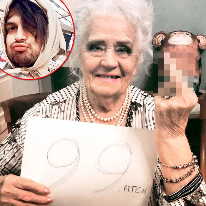 Этим провокационным фото бабушки Ксении внук Александр поздравил ее в соцсетях с 99-летием.