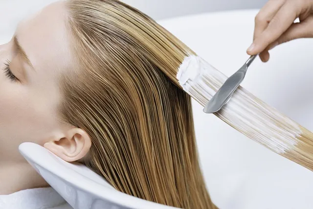 Профессиональные процедуры по уходу за волосами в салоне красоты: лечение и восстановление