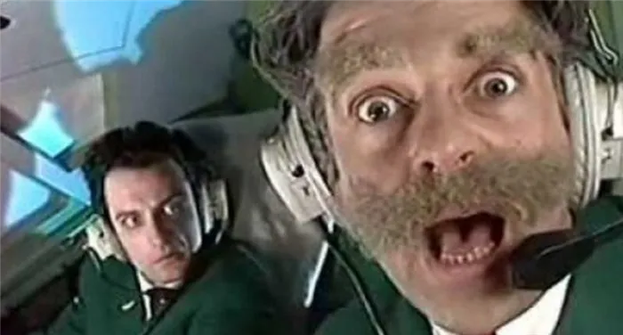  Вид усатого пилота вряд ли вызовет у вас паническую атаку. Если, конечно, нет детской психологической травмы после «Каламбура» (олды поймут) 