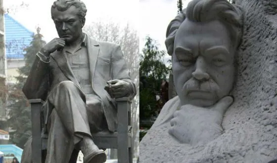 Памятник Сергею Бондарчуку в Ейске и его надгробие