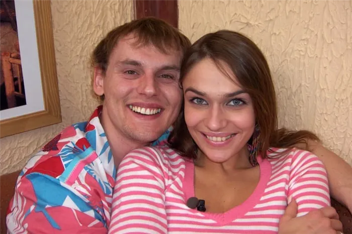 Алена Водонаева и Степан Меньщиков (кадр из шоу «Дом-2»)
