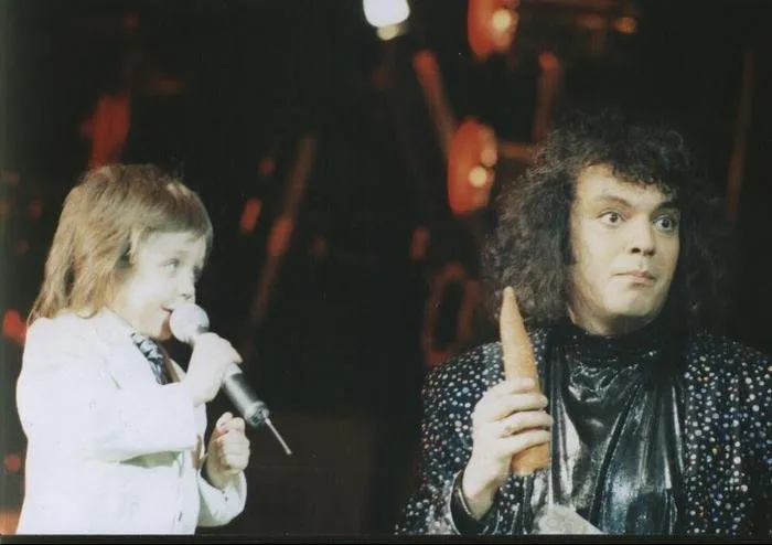 Влад Соколовский поёт с детских лет с самим Филиппом Киркоровым
