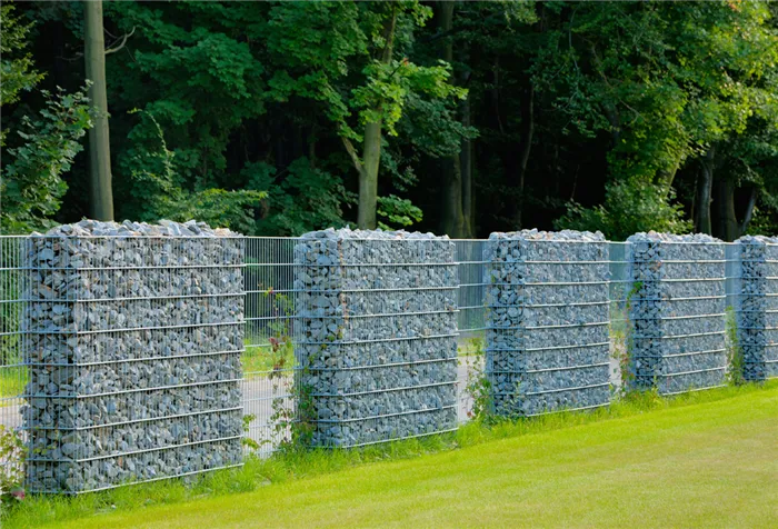 Забор из габионов с просветами