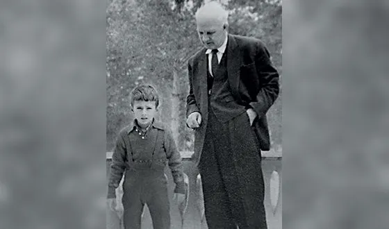 Александр Мясников в детстве с дедушкой