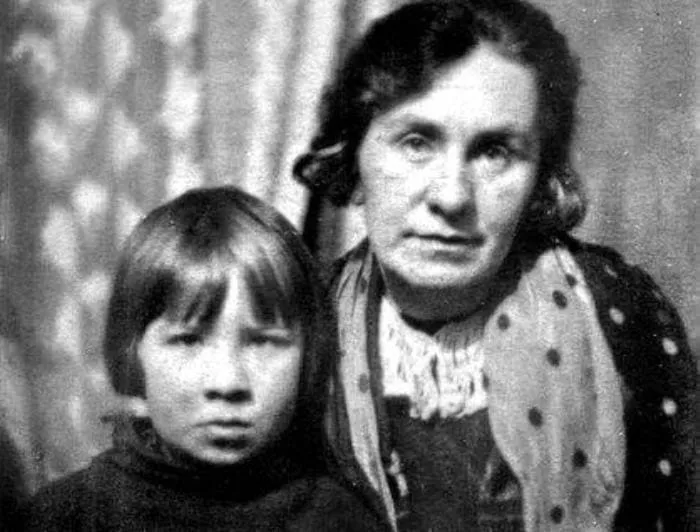 Кира с матерью | Фото: biography-life.ru