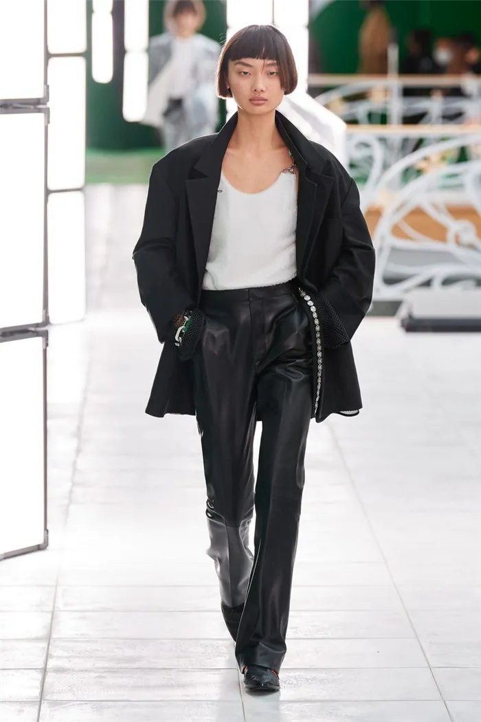 Модные женские брюки весна-лето 2021 из коллекции Louis Vuitton