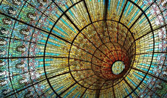 Витражный потолок Дворца каталонской музыки