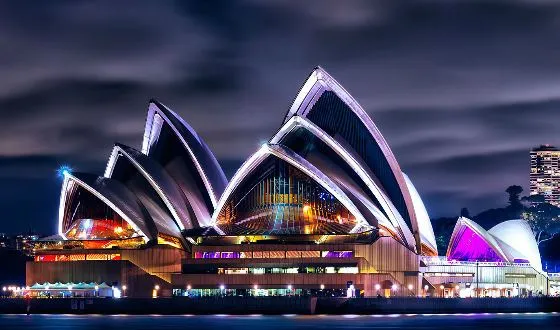 Сиднейский театр ночью