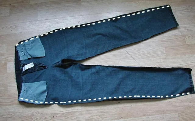 разметка будущих швов на зауженных джинсах