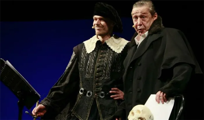 Никита Ефремов с отцом на сцене театра