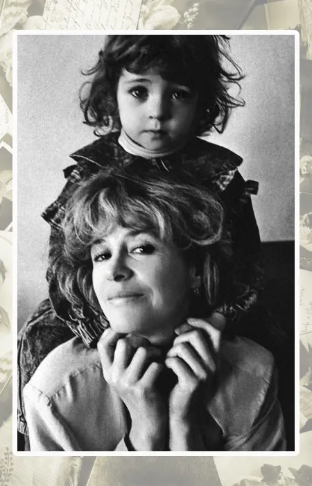 Ника Неёлова в детстве с мамой.