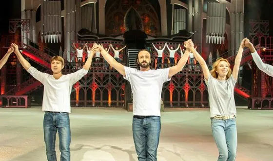 В 2004 году в Москве состоялась премьера ледового спектакля Авербуха «Вместе и навсегда»