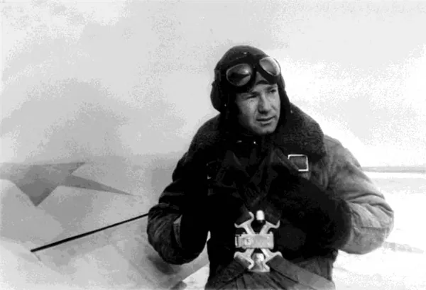 «Поколение военных и послевоенных лет отличает готовность сделать для родины — буквально — все, что только нужно» <br></p>
<p>В 1960 году Алексей Леонов стал членом отряда Центра подготовки космонавтов (ЦПК) ВВС, вошел в число первых 20 летчиков, отобранных для полета в космос» /></p>
<p><img decoding=