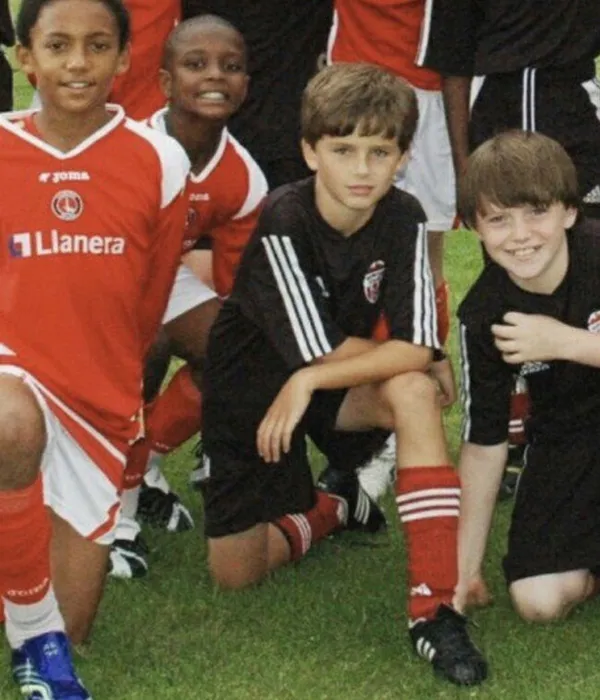 Тимоти вместе со своей футбольной командой